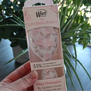 Wet Brush x LoveShackFancy Mini Detangler, Rosa Beaux